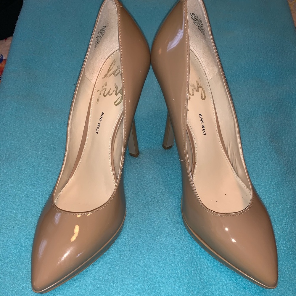 SOLD! Nine West leather platform heel